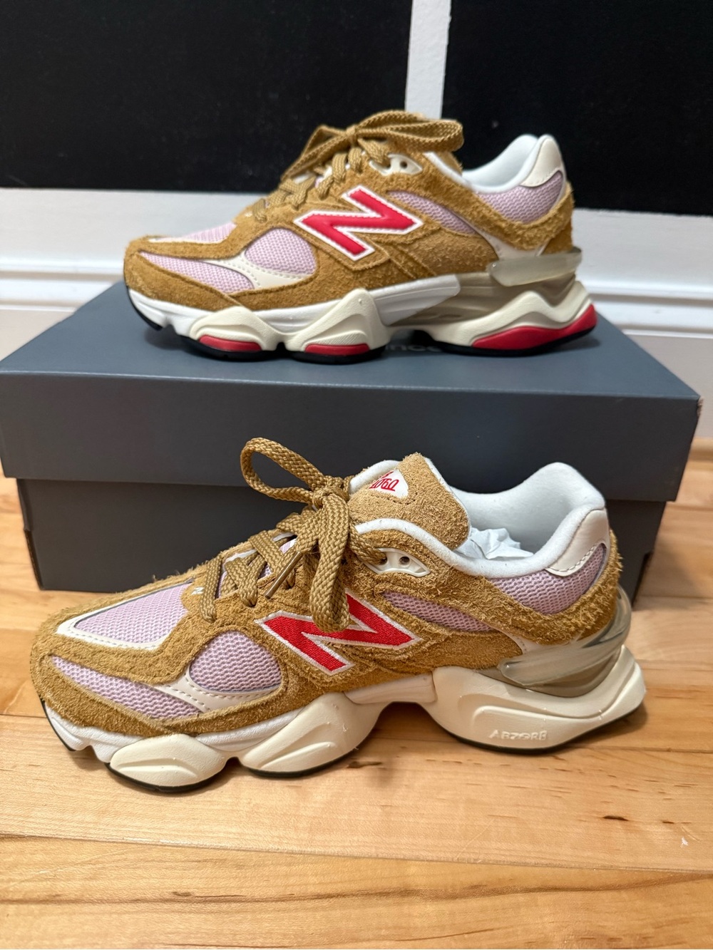 New In Box New Balance 9060 Shoes Women’s Size 6 Tan Suede/ Pink